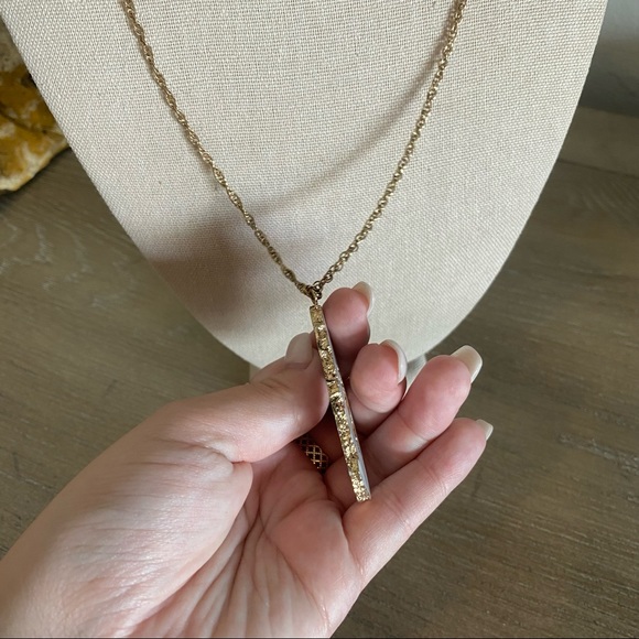 Altar’d State gold chain & white marble geode pendant necklace - Picture 3 of 7